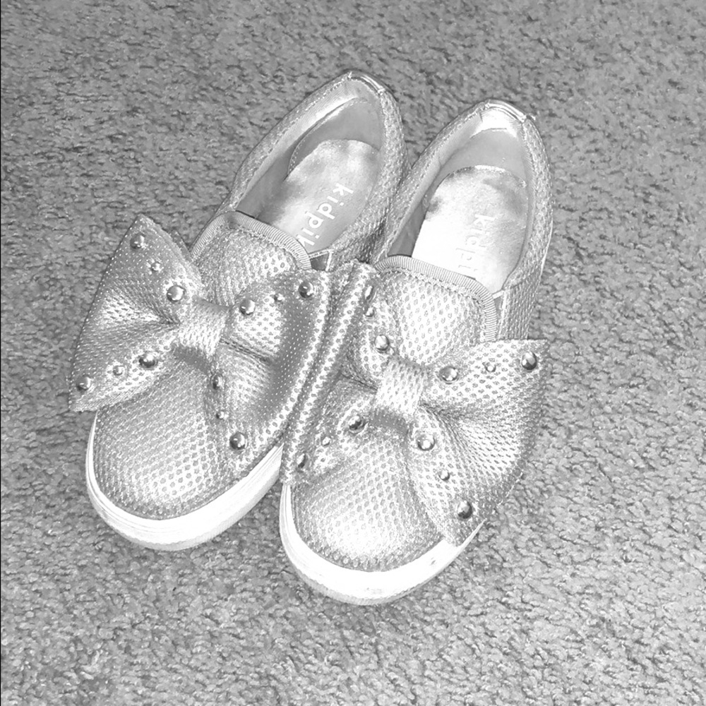Girls “Bow Shoes” size 2